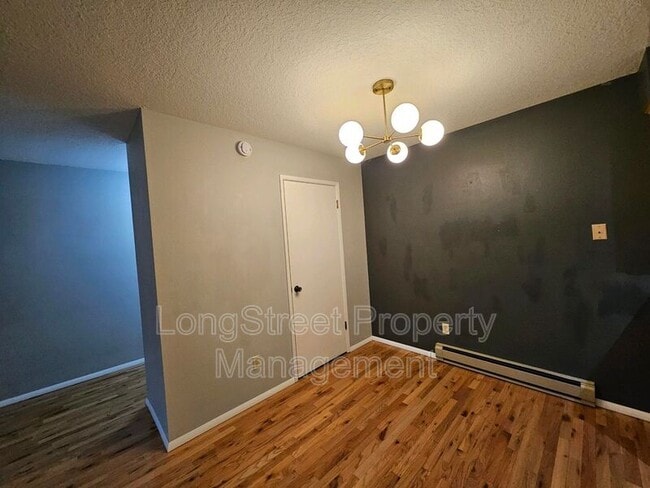 Building Photo - 4618 NE Broadway