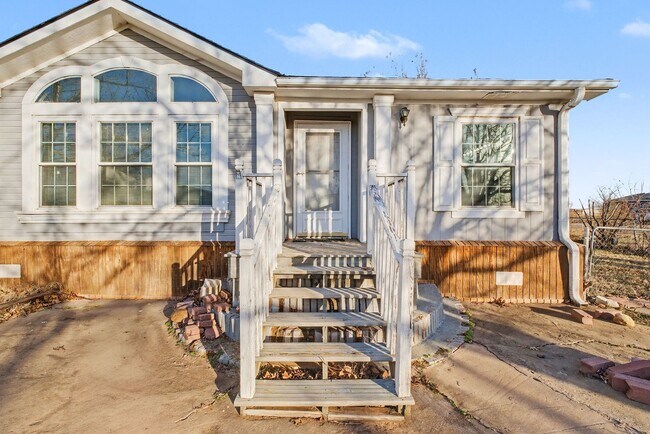 Building Photo - 3-Bed Home with Fireplace, Fenced Yard & Flexible Living Space