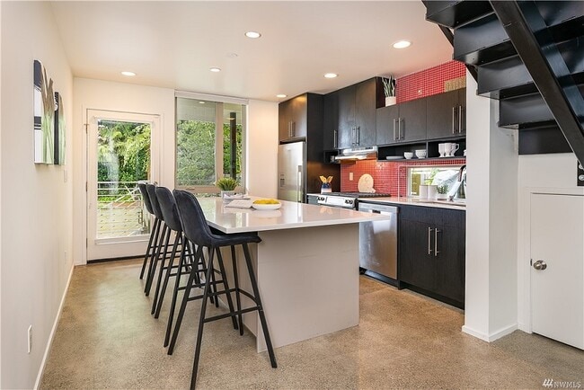 Building Photo - 5201 Phinney Ave N