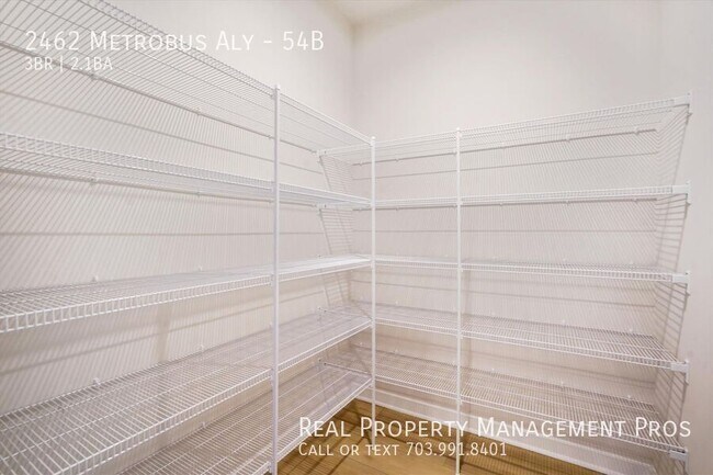 Building Photo - 2462 Metrobus Aly