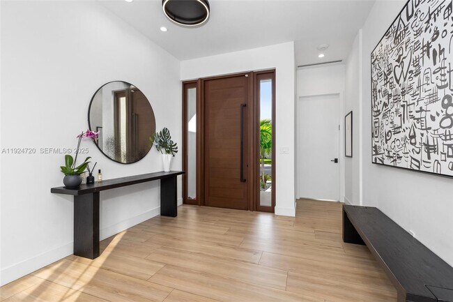 Building Photo - 895 NE 76th St