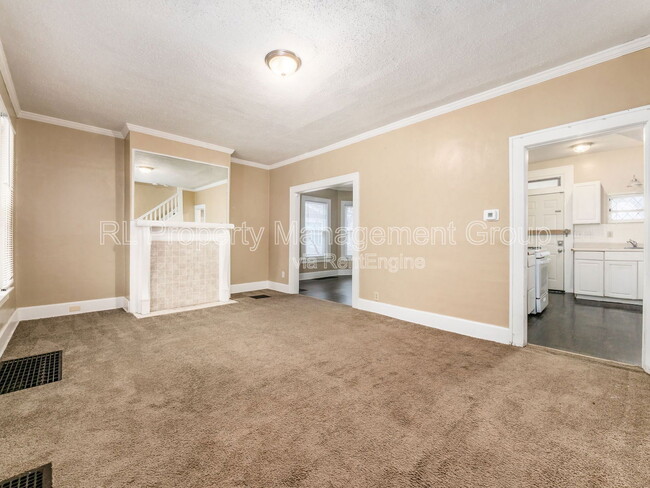 Building Photo - 730 Siebert St