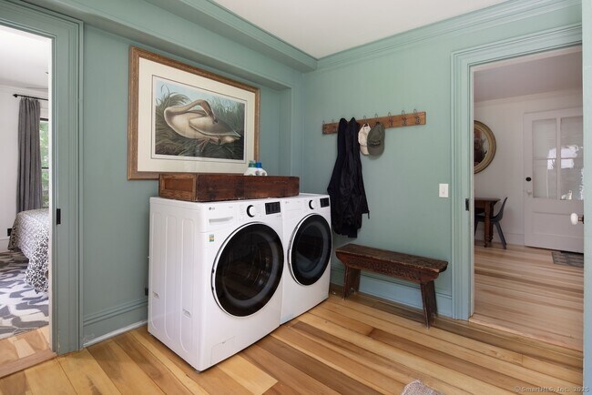 Building Photo - 16 Under Mountain Rd