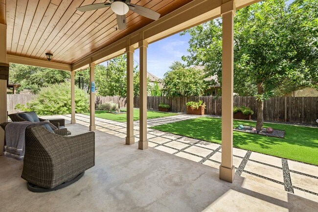 Building Photo - 208 Arrezo Ln