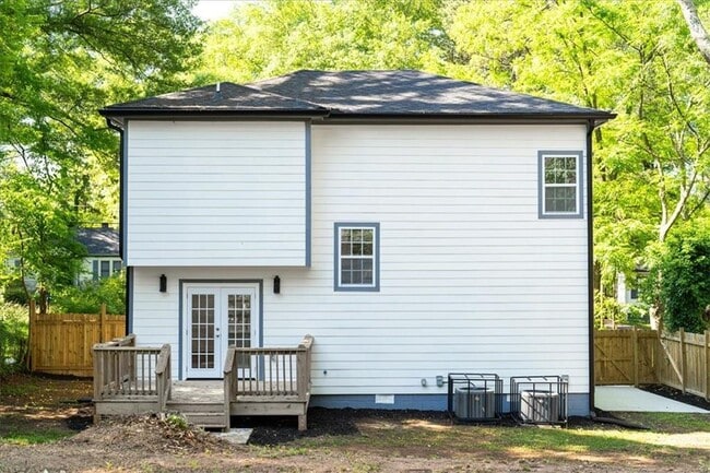 Building Photo - 1415 Almont Dr SW