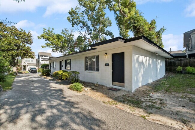 Building Photo - 1312 N Adams St