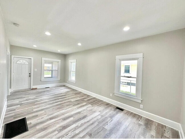 Building Photo - 2317 Lyon St