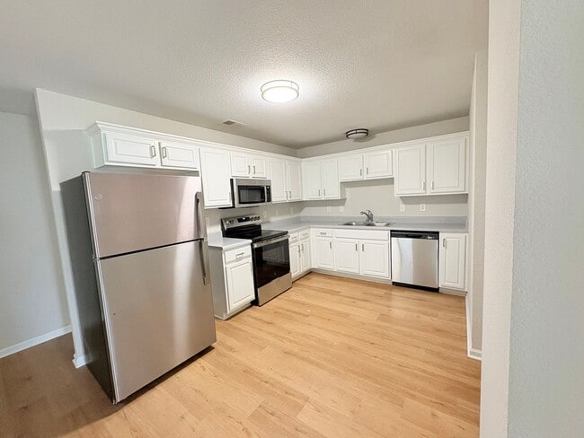 Building Photo - 3 Bedroom | 2 Bath | 1-Car Garage Ranch Du...
