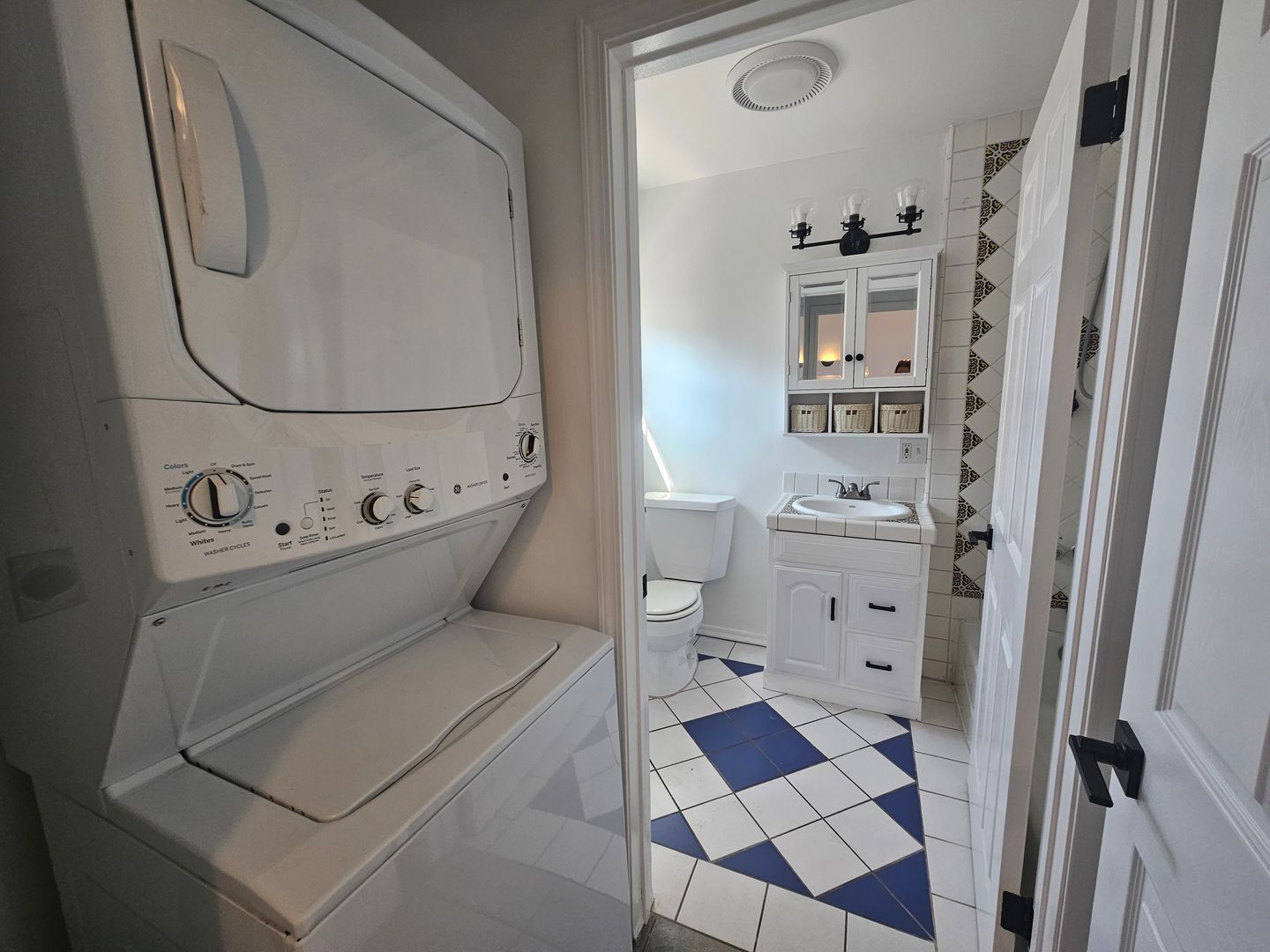 Building Photo - 1649 Sargent Pl