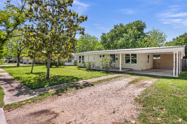 Building Photo - 705 E 9th Ave