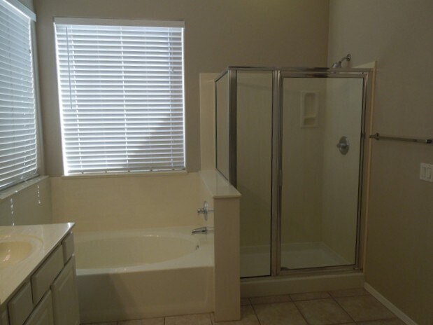 Building Photo - 12717 W Earll Dr