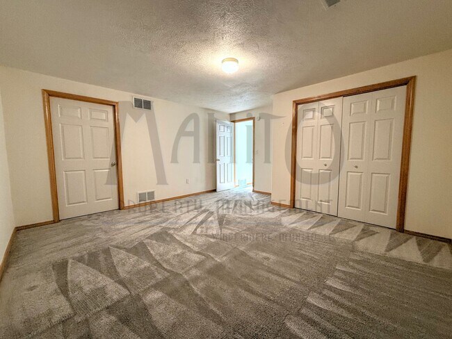 Building Photo - **MOVE-IN SPECIAL** Beautiful Private Comm...