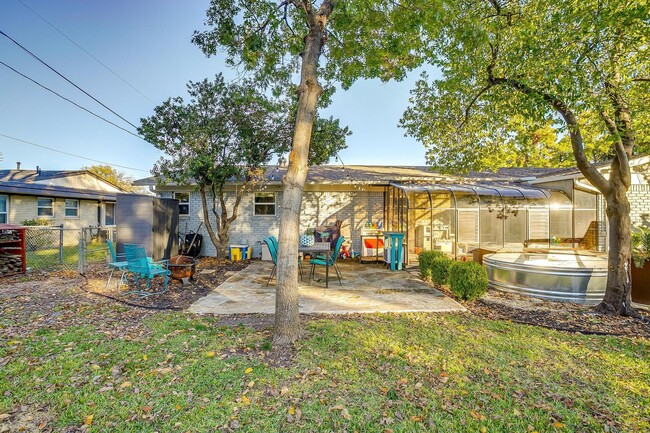 Building Photo - Beautiful Home on Corner Lot in South Hill...