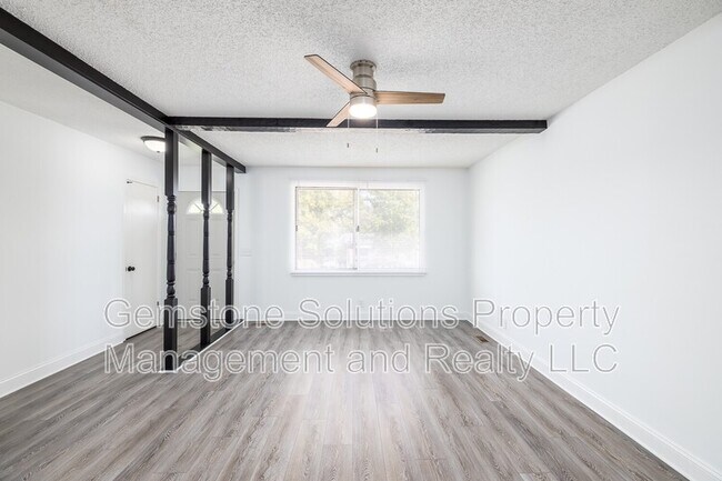 Building Photo - 344 Kingview Dr