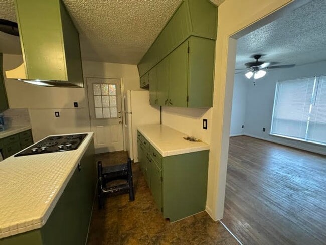 Building Photo - 2812 Live Oak Dr