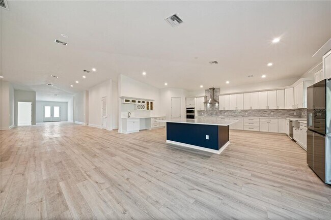 Building Photo - 1033 Hammock Cir