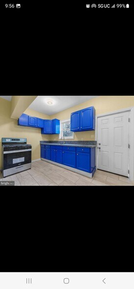 Building Photo - 565 Lamberton St