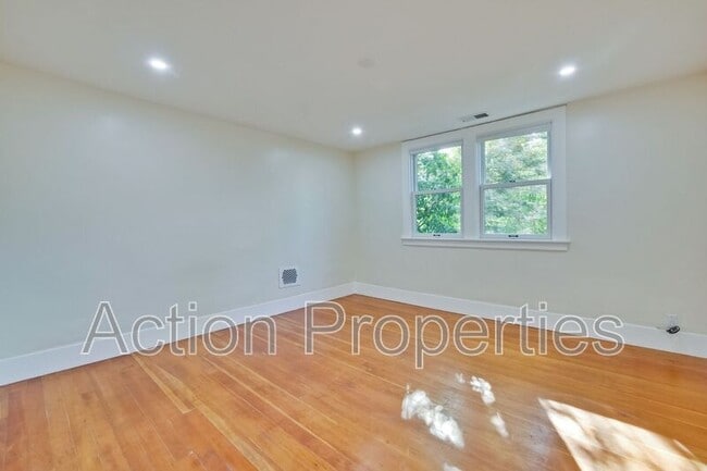 Building Photo - 315 Melville Ave