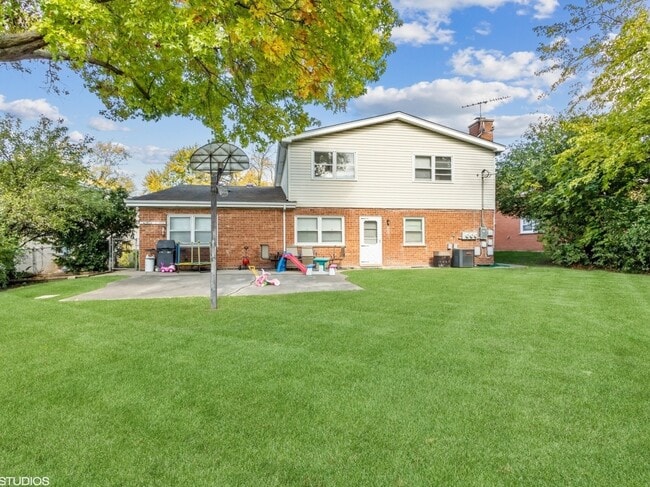 Building Photo - 303 E Valley Ln