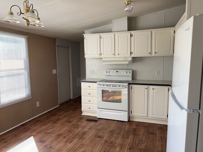 Building Photo - 3406 Valencia Dr