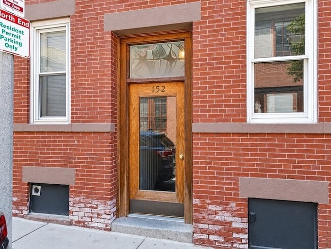 Building Photo - 152 Prince St