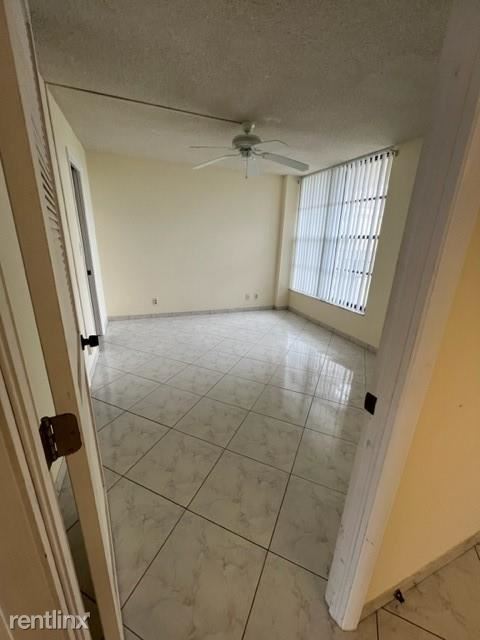 Building Photo - 2 br, 2 bath Condo - 7 Royal Palm Way Unit...