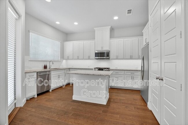 Building Photo - 6330 Oakbend Cir