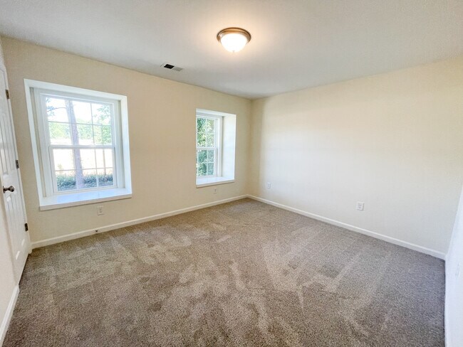 Building Photo - 1912 Devonwood Dr