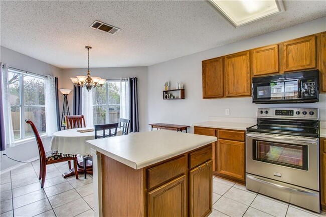 Building Photo - 2622 Glen Field Dr