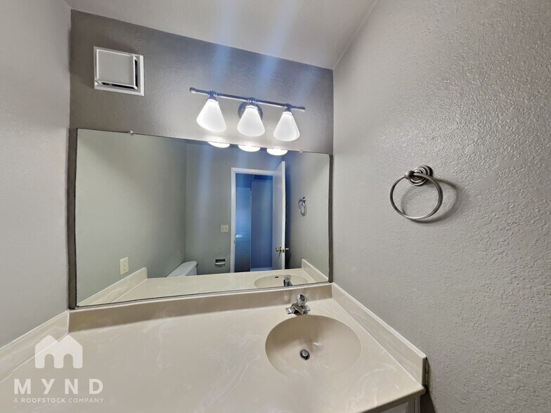 Building Photo - 3428 Ridgecrest Ct