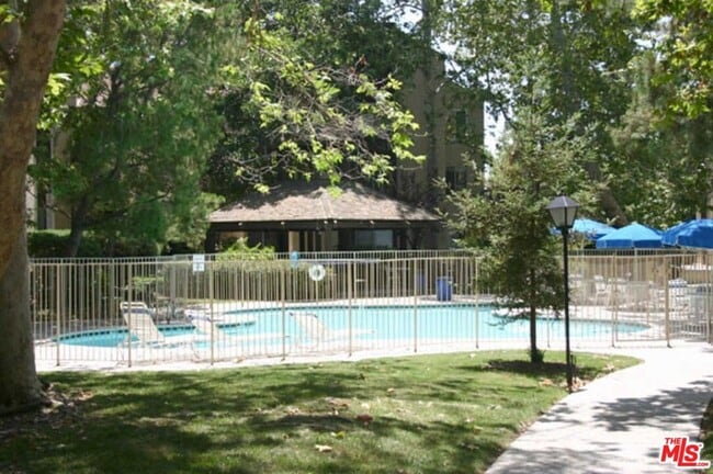 Building Photo - 4105 Summertime Ln