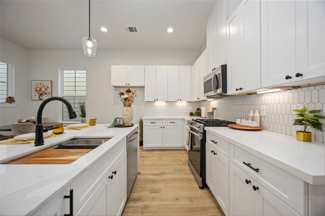 Building Photo - 6124 De Campo St