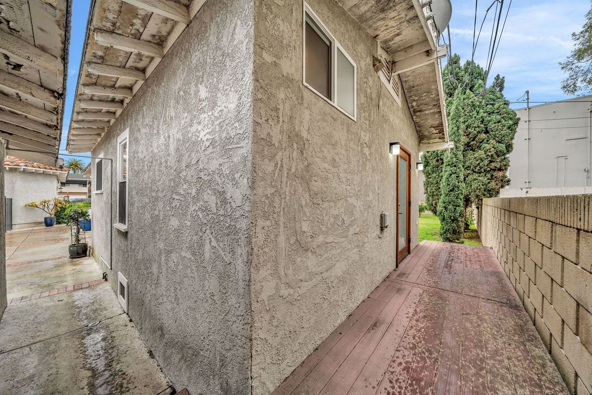 Building Photo - 239 1/2 Coronado Avenue
