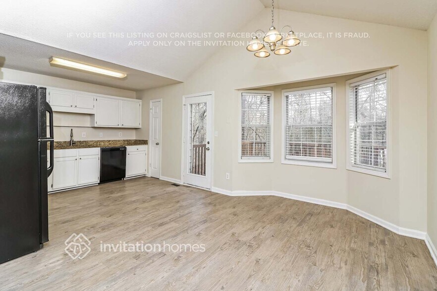 Building Photo - 1718 Independence Dr