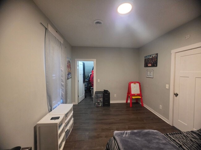 Building Photo - 626 NE Taylor St