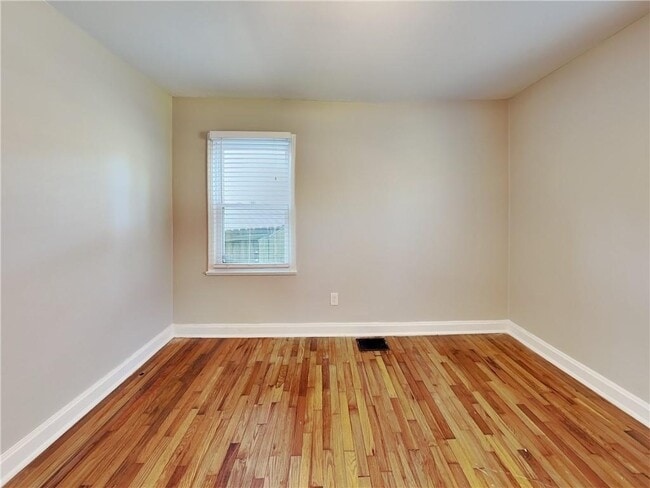 Building Photo - 1731 Braeburn Dr SE