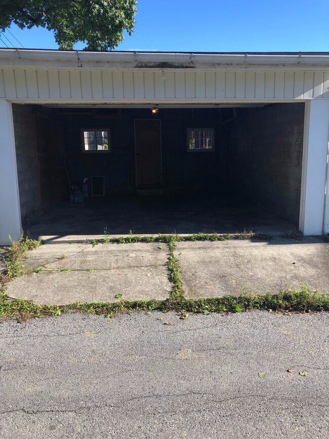 Primary Photo - 3-Bedroom Home in Emmaus