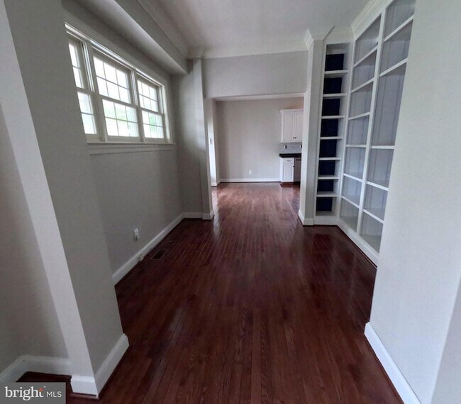Building Photo - 957 Pinehurst Dr