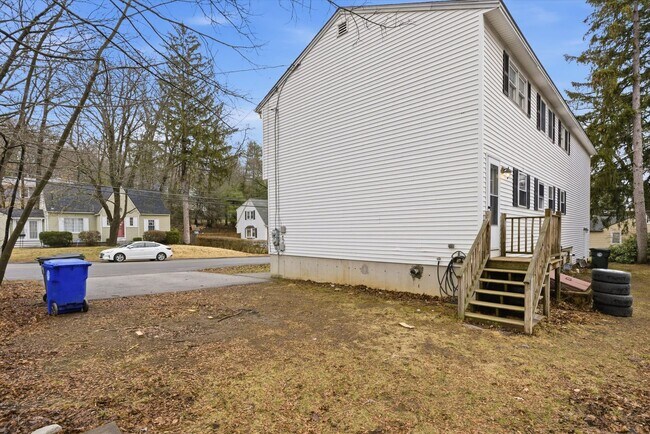 Building Photo - 888-890 Belmont Street