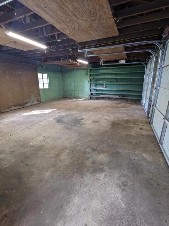 Building Photo - 623 W Main St