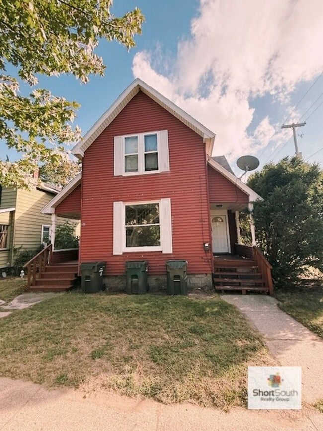 Building Photo - 861 Washington Ave