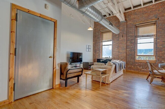 Primary Photo - 325 Lafayette St