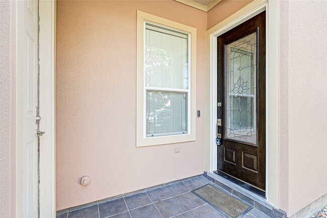 Building Photo - 112 White Dr