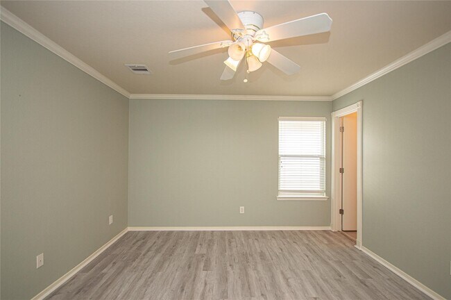 Building Photo - 21030 Alden's Oak