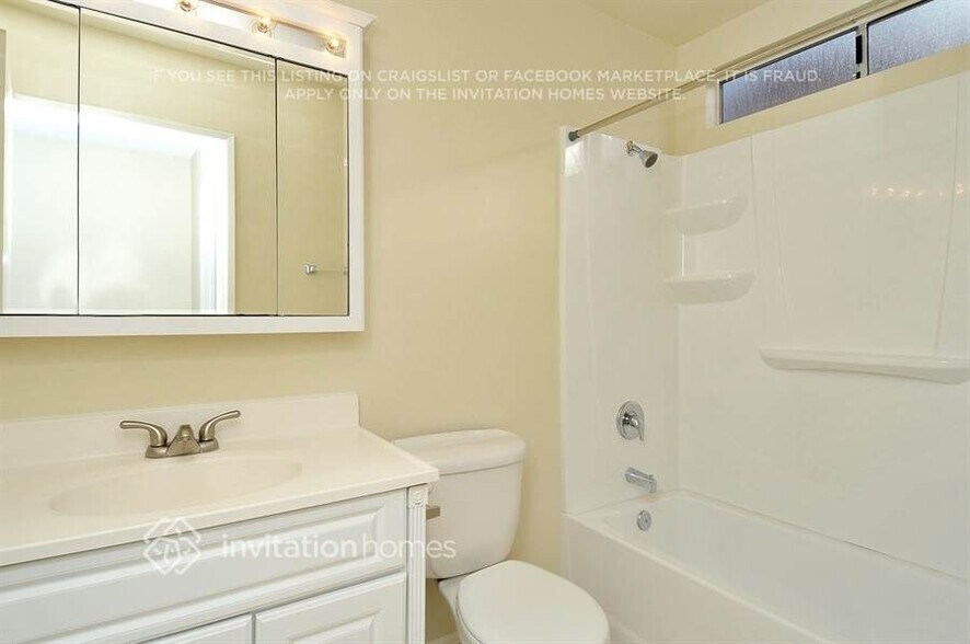 Building Photo - 1020 Amber Ln