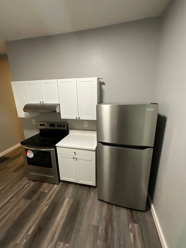 Building Photo - *August 2028* 5 Bedroom house 1 block off Kirkwood FULLY RENOVATED