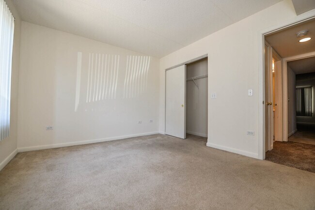 Building Photo - 8751 W Catherine Ave