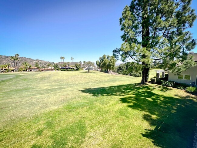 Building Photo - Bear Greek Villa Overlooking Golf Course!