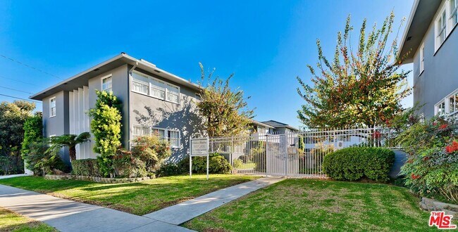 Building Photo - 5016 Clinton St