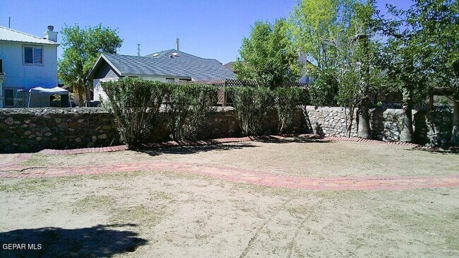 Building Photo - 1450 Plaza Roja Ct